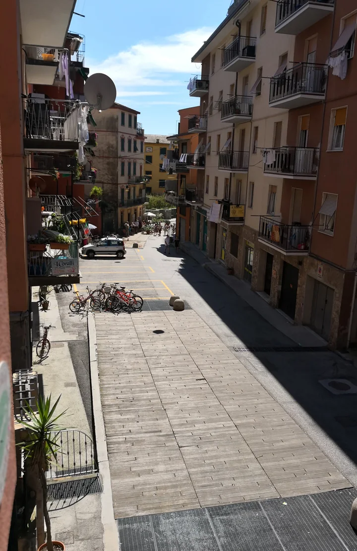Via Roma verso il centro storico di Monterosso