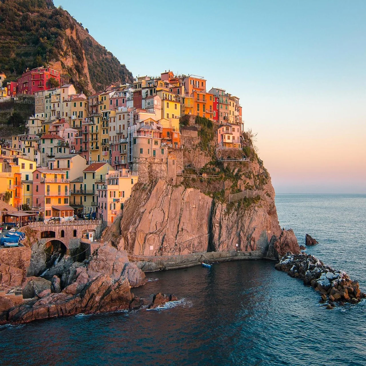Manarola al tramonto nelle Cinque Terre
