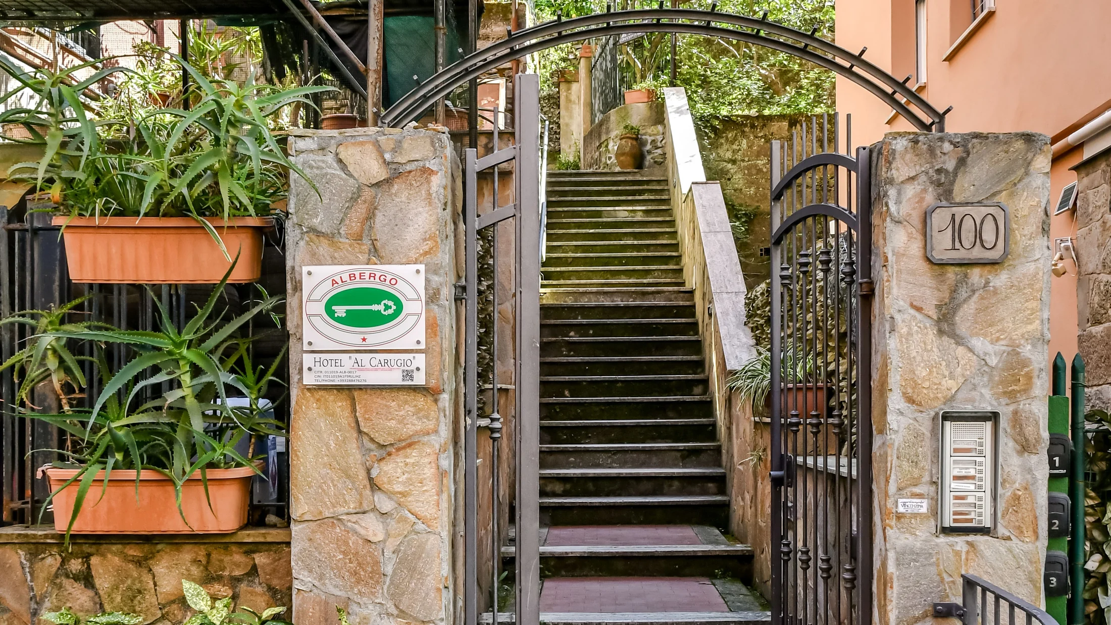Ingresso di Al Carugio in Via Roma a Monterosso al Mare